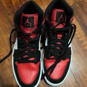 Jordan one mid bred toe